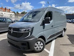 Gris Nouvelle 2025 Renault Master Van | 36 990 € (Prix juste)