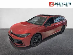 Rouge Nouvelle 2024 VW Passat R-line Coupé | 43 990 € (Prix assez cher)