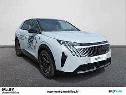 Blanc Nouvelle 2025 Peugeot e-3008 GT SUV | 48 390 € (Prix assez cher)