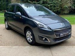 Gris Utilisé 2016 Peugeot 5008 Style Monospace | 6 990 €
