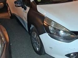 Blanc Utilisé 2014 Renault Clio IV Business Berline | 2 500 €