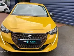 Jaune Nouvelle 2024 Peugeot e-208 Allure Citadine | 37 550 €