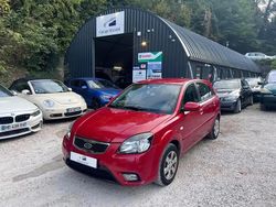 Rouge Utilisé 2010 Kia Rio 2 Berline | 3 500 €