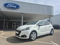 Blanc Utilisé 2017 Peugeot 208 Style Citadine | 9 800 € (Prix cher)