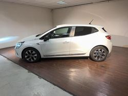 Blanc Utilisé 2021 Renault Clio V LIMITED Citadine | 13 784 € (Prix juste)