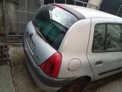 Gris Utilisé 2000 Renault Clio II Berline | 800 € (Prix juste)