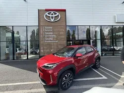 Rouge Utilisé 2024 Toyota Yaris Hybrid Design | 27 980 € (Prix assez cher)