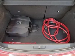 Rouge Utilisé 2022 Peugeot e-208 Allure Citadine | 15 999 € (Bon prix)