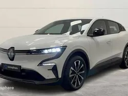 Blanc Utilisé 2022 Renault Mégane Evolution SUV | 22 399 € (Prix juste)