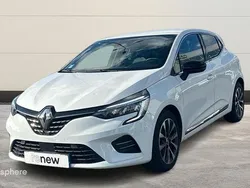 Blanc Utilisé 2023 Renault Clio V Techno Berline | 15 999 € (Prix juste)