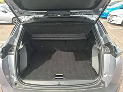 Gris Utilisé 2024 Peugeot 2008 Allure SUV | 23 499 € (Prix juste)