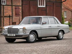 Argent Utilisé 1974 Mercedes 230 Berline | 39 900 €