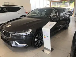 Gris Nouvelle 2025 Volvo V60 Ultra Break | 62 900 € (Prix juste)