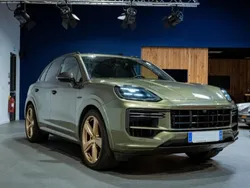 Utilisé 2024 Porsche Cayenne Turbo E-Hybrid SUV | 219 900 €