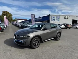 Gris Utilisé 2023 Alfa Romeo Tonale Ti SUV | 26 990 € (Prix juste)