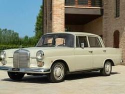 Beige Occasion 1966 Mercedes 200 Berline | 30 000 €