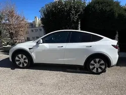 Blanc Utilisé 2024 Tesla Model Y Standard Range SUV | 34 390 € (Bon prix)