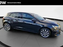 Noir Utilisé 2024 Renault Mégane IV Techno Berline | 23 190 € (Prix juste)