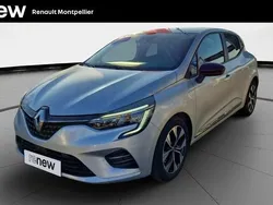 Blanc Utilisé 2023 Renault Clio V Evolution Citadine | 16 699 € (Prix juste)