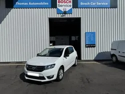 Blanc Utilisé 2015 Dacia Sandero Lauréate Citadine | 8 995 € (Prix juste)