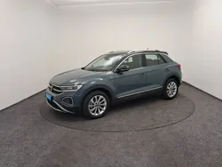 Bleu Utilisé 2022 VW T-Roc SUV | 26 490 € (Prix juste)