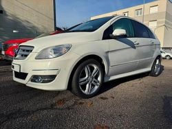 Blanc Utilisé 2010 Mercedes B200 Monospace | 7 400 € (Prix assez cher)