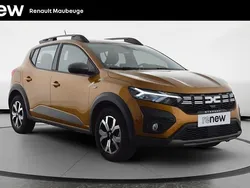 Orange Utilisé 2023 Dacia Sandero Comfort Citadine | 14 399 € (Prix juste)