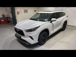Nouvelle 2024 Toyota Highlander Lounge SUV | 68 990 € (Prix juste)
