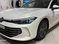Blanc oryx nacrée Nouvelle 2024 VW Passat Elegance Break | 49 990 € (Prix assez cher)