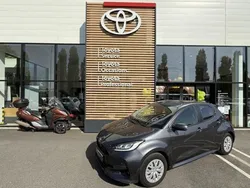 Gris Utilisé 2023 Toyota Yaris Hybrid Business Edition | 19 680 € (Bon prix)
