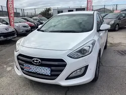 Blanc Utilisé 2016 Hyundai i30 Premium Break | 9 900 €
