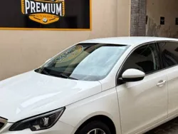 Blanc Utilisé 2015 Peugeot 308 Allure Berline | 7 490 € (Prix cher)