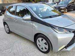 Gris Utilisé 2017 Toyota Aygo X-play Citadine | 8 490 € (Prix juste)