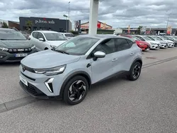 Gris Utilisé 2025 Renault Captur Techno SUV | 21 790 € (Prix assez cher)