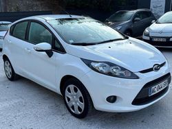 Blanc Utilisé 2009 Ford Fiesta Ambiente Citadine | 6 490 € (Prix assez cher)