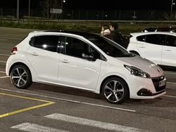 Blanc Utilisé 2016 Peugeot 208 S Citadine | 8 990 € (Prix assez cher)