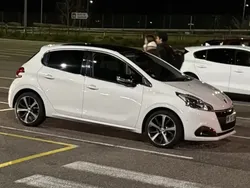 Blanc Utilisé 2016 Peugeot 208 S Citadine | 8 990 € (Prix juste)