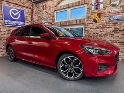 Rouge Occasion 2020 Ford Focus ST-Line Berline | 20 482 € (Prix juste)