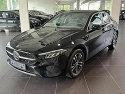 Bleu Utilisé 2024 Mercedes A250 | 31 950 € (Super prix)