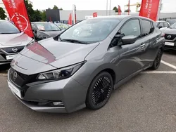 Gris Utilisé 2022 Nissan Leaf N-Connecta Citadine | 17 490 € (Prix assez cher)