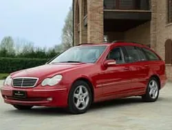 Rouge Utilisé 2003 Mercedes C220 | 15 000 €