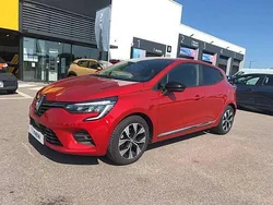 Rouge Utilisé 2023 Renault Clio V Evolution Citadine | 17 291 € (Prix juste)