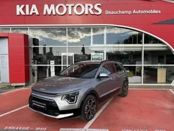 Gris Utilisé 2024 Kia Niro Premium SUV | 32 890 € (Prix assez cher)
