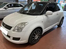 Blanc Utilisé 2010 Suzuki Swift GL Berline | 6 990 € (Prix cher)