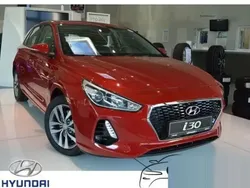 Rouge Utilisé 2018 Hyundai i30 Trend Berline | 16 990 €