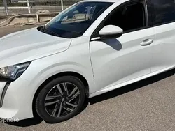 Utilisé 2020 Peugeot 208 Allure Citadine | 13 999 € (Prix juste)