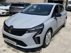 Gris Nouvelle 2024 Renault Clio V Evolution Berline | 22 799 € (Prix juste)