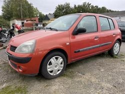 Orange Utilisé 2004 Renault Clio II Berline | 1 990 € (Prix juste)