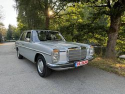 Argent Utilisé 1975 Mercedes 200 Berline | 25 990 €
