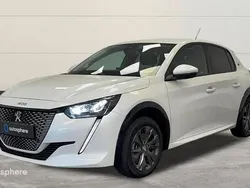 Blanc Utilisé 2021 Peugeot e-208 Allure Citadine | 16 099 € (Prix juste)